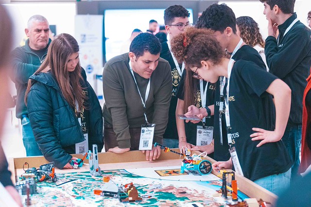 Candela Robotic School